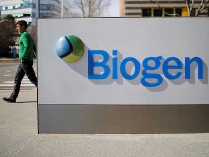 Biogen, la empresa más prometedora contra el alzhéimer, lanza una opa de 7.300 millones tras despedir a 1.000 empleados