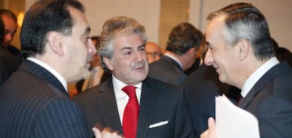 Jorge Rivera, director de Cinco Días; Enrique García Candelas, director general de Banca Comercial del Banco Santander, y Carlos Ocaña, secretario de Estado de Hacienda