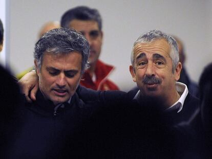 Mourinho y Manuel Preciado, el sábado en El Molinón.