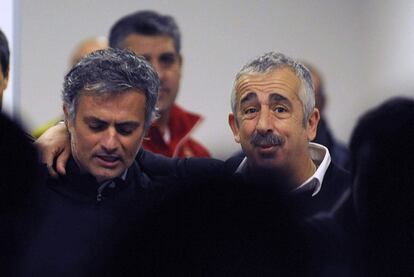 Mourinho y Manuel Preciado, el sábado en El Molinón.