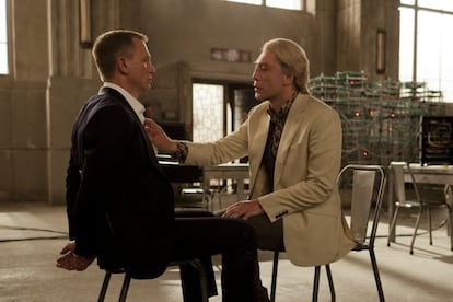 Daniel Craig y Javier Bardem en una escena de 'Skyfall'.