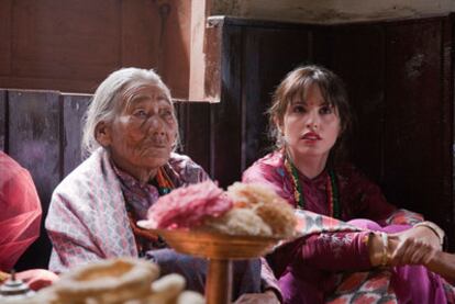 Verónica Echegui, en un fotograma de <i>Katmandú.</i>