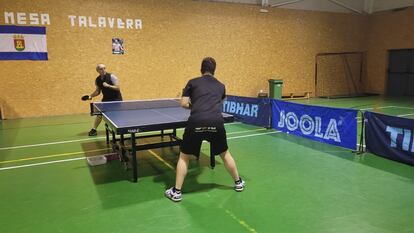 Javier Pérez de Albéniz, al fondo, en un partido en su club de Talavera de la Reina.