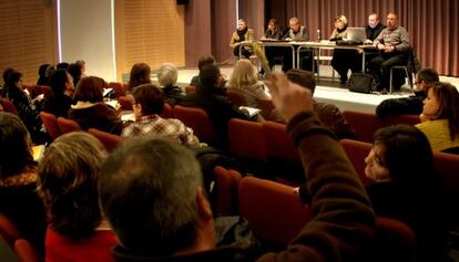 Los directores de Secundaria, en la asamblea celebrada en el IES Llu&iacute;s Vives de Valencia, ayer. 