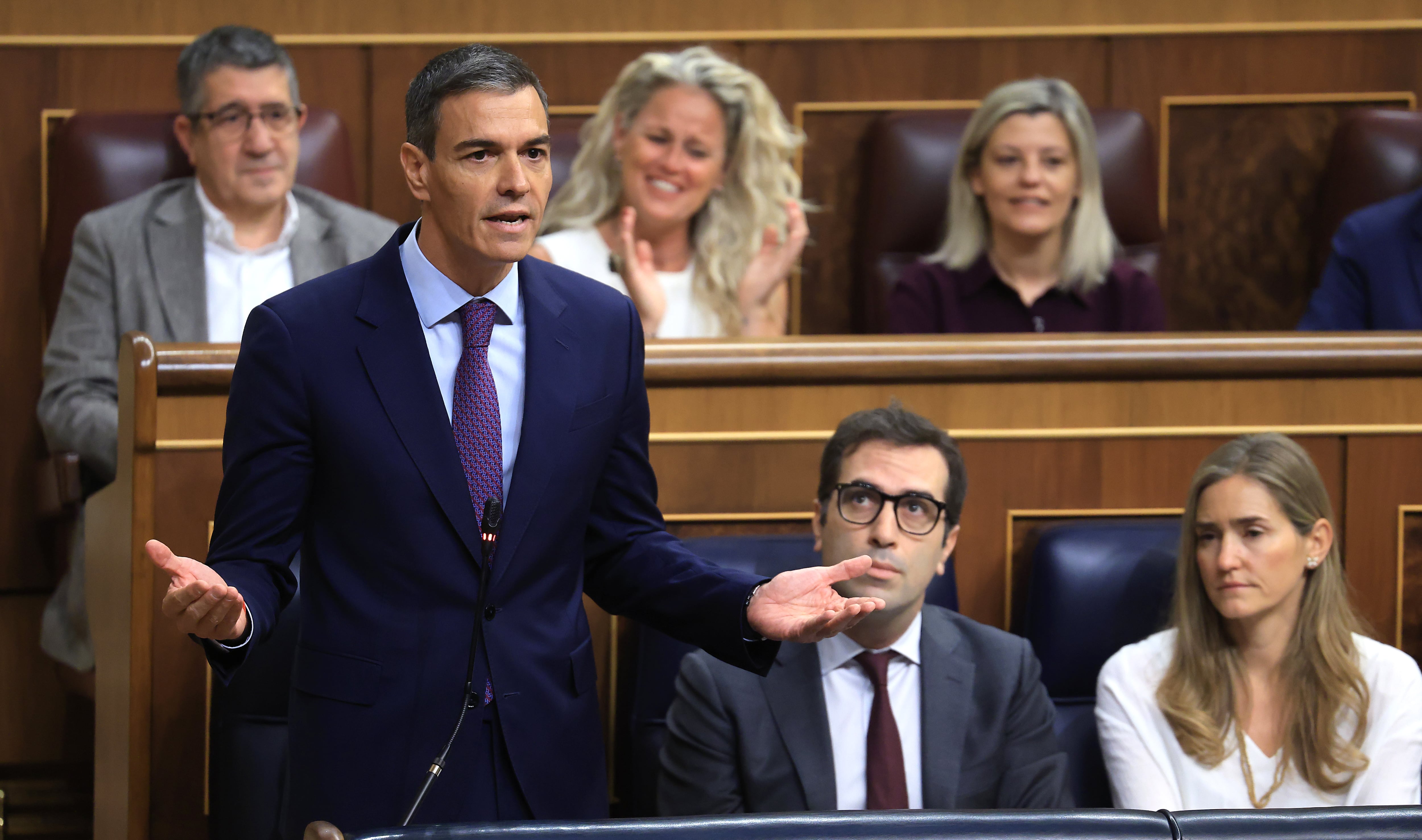Feijóo acusa a Sánchez de beneficiarse de los casos de corrupción del PSOE y pide elecciones