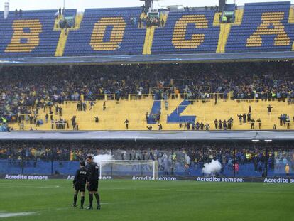 Final marcada para o sábado foi adiada por causa da chuva que alagou o gramado da Bombonera.