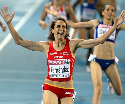 Nuria Fernández, al ganar en 2010 la medalla de oro europea de los 1.500 metros.