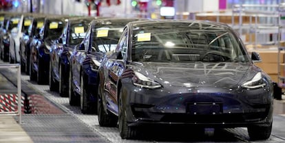 Coche Tesla Model 3 en la fábrica en Shanghai