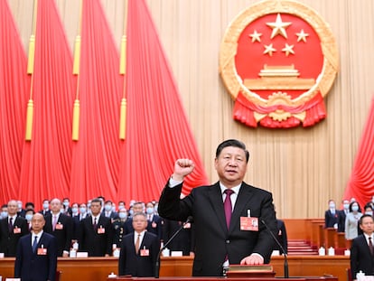 BEIJING, March 10, 2023  -- Xi Jinping, newly elected president of the People's Republic of China (PRC) and chairman of the Central Military Commission of the PRC, makes a public pledge of allegiance to the Constitution at the Great Hall of the People in Beijing, capital of China, March 10, 2023. Xi was unanimously elected president of the People's Republic of China and chairman of the Central Military Commission of the PRC at the third plenary meeting of the first session of the 14th National People's Congress (NPC) on Friday.,Image: 761675726, License: Rights-managed, Restrictions: , Model Release: no, Credit line: Xie Huanchi / Xinhua News / ContactoPhoto
Editorial licence valid only for Spain and 3 MONTHS from the date of the image, then delete it from your archive. For non-editorial and non-licensed use, please contact EUROPA PRESS.
10/03/2023 ONLY FOR USE IN SPAIN