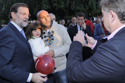 Mariano Rajoy, ayer de paseo por Lugo.