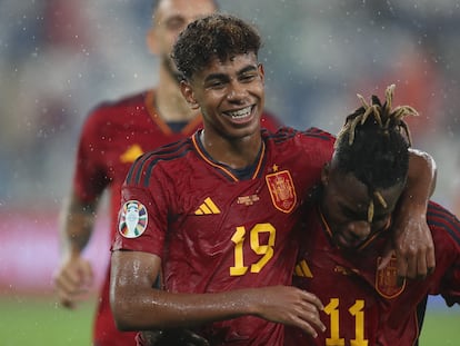 Lamine Yamal festejando su gol contra Goergia en su debut con España.