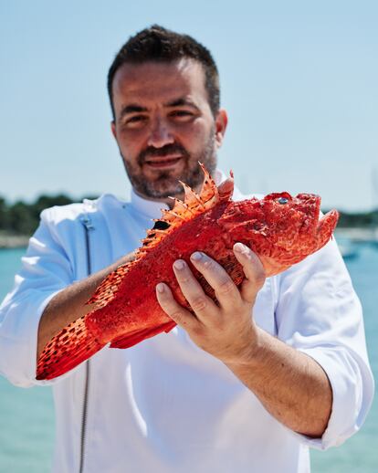 El chef Pablo Tomás, del restaurante Salicornia, en la Colònia de Sant Jordi.