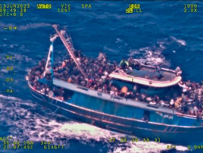 Imagen aérea del pesquero 'Adriana' tomada por el avión de Frontex Eagle 1, el 13 de junio en la zona SAR griega.