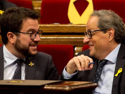 El vicepresidente económico, Pere Aragonès, junto al presidente Quim Torra, ayer en el Parlament.