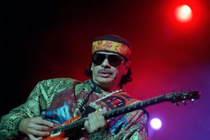 El nuevo disco de Santana, que recopila viejos temas de guitarra, está entre los 20 álbumes más vendidos en España.
