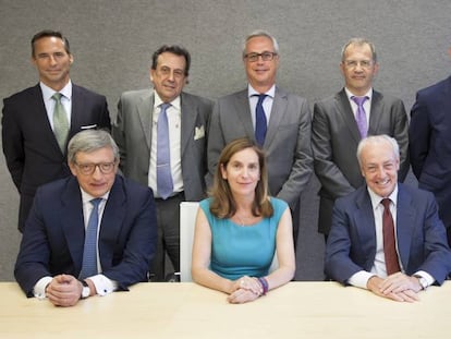 Consejo de Isolux, con Nemesio Fernández-Cuesta a la cabeza (sentado, tercero por la izquierda). El primero por la izquierda, el CEO Antonio Portela, salió unas semanas después del grupo.