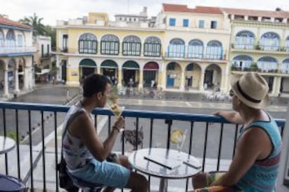 Imagem da Plaza Vieja, onde a empreendedora Diana Sáenz abriu recentemente o Café Bohemia.