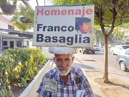 Argenis Giménez protesta contra la represión de hospitales psiquiátricos en Barquisimeto.