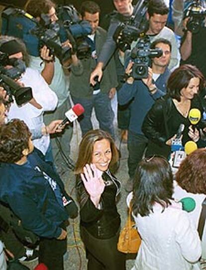 La candidata socialista a la alcaldía de Madrid, Trinidad Jiménez, ayer al acudir a votar.