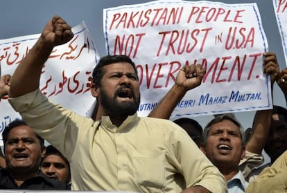 Pakistan&iacute;es protestan contra el uso de &#039;drones&#039; estadounidenses.