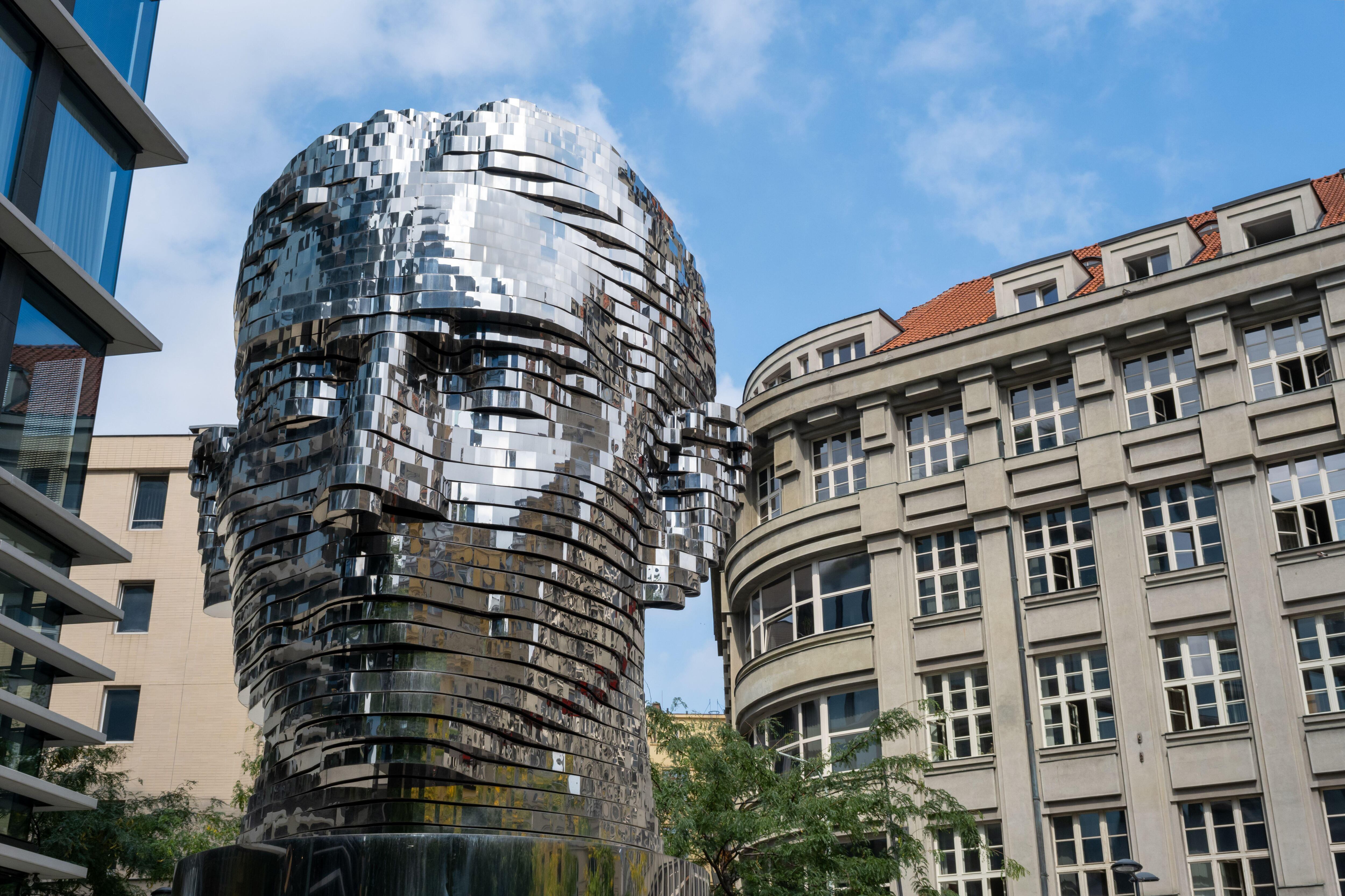 Monumento a Franz Kafka, de David Cerny, en Praga.