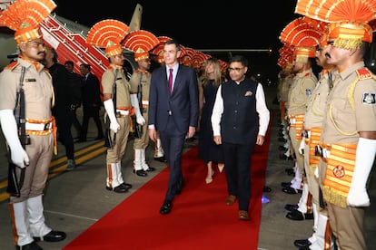 El presidente del Gobierno, Pedro Sánchez, a su llegada este domingo a la ciudad de Vadodara en su primera visita oficial a la India.