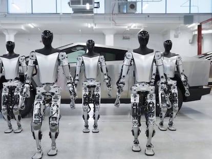 Elon Musk muestra las capacidades del robot humanoide de Tesla