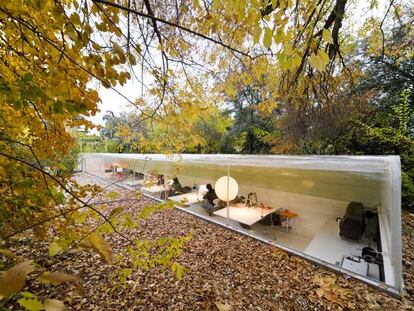 Oficina-estudio enterrado en un jardín de las afueras de Madrid, de los arquitectos José Selgas y Cano.
