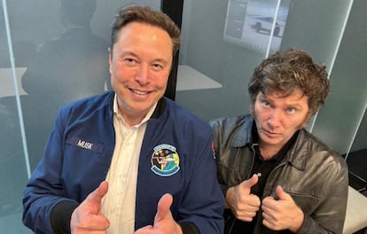 Elon Musk, con el presidente argentino Javier Milei, en abril en Austin, Texas.