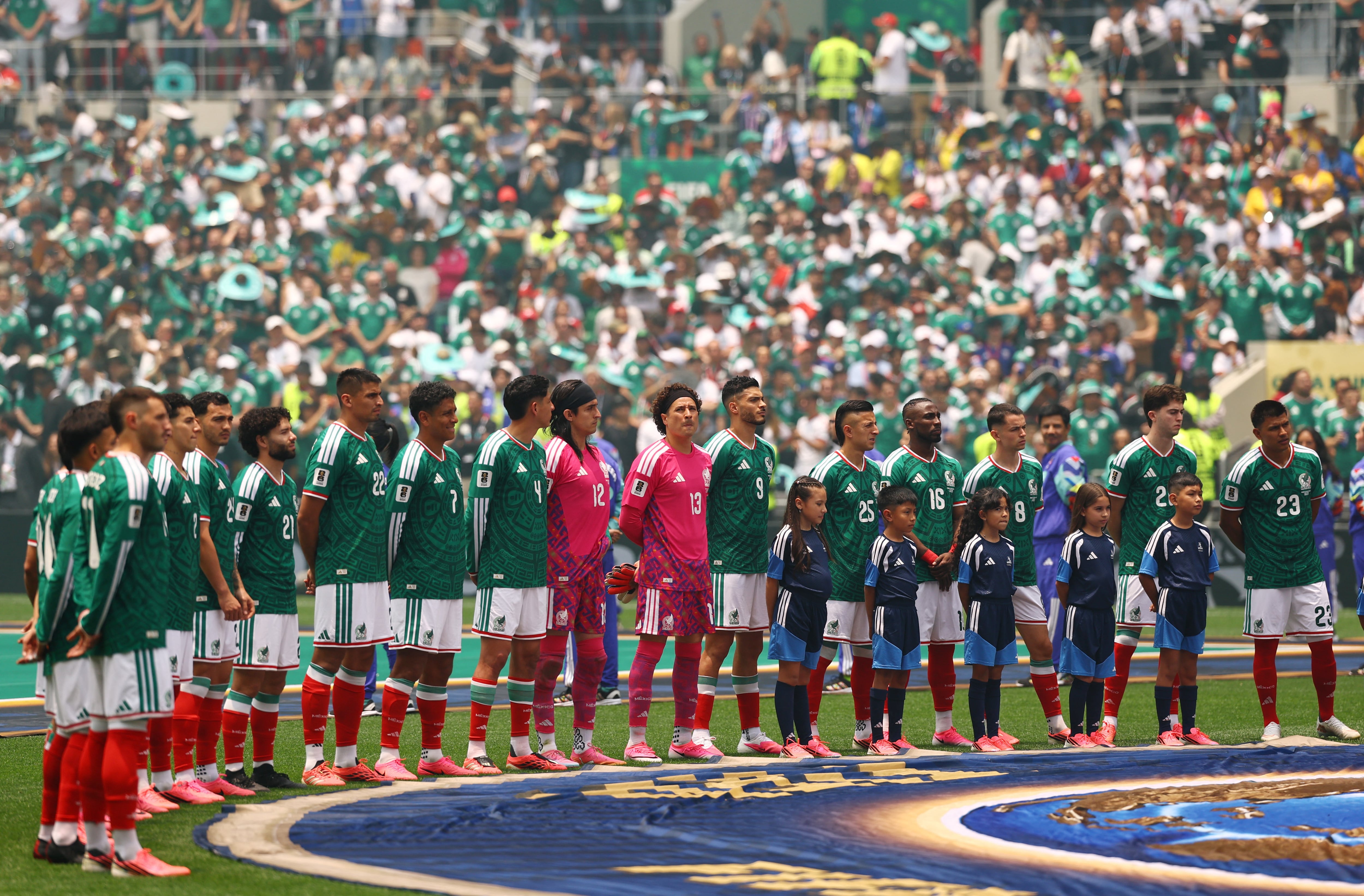 El México-Sudáfrica inicia la nueva tradición de la FIFA con