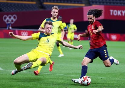 Cucurella, durante el duelo ante Australia.