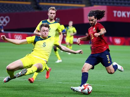 Cucurella, durante el duelo ante Australia.