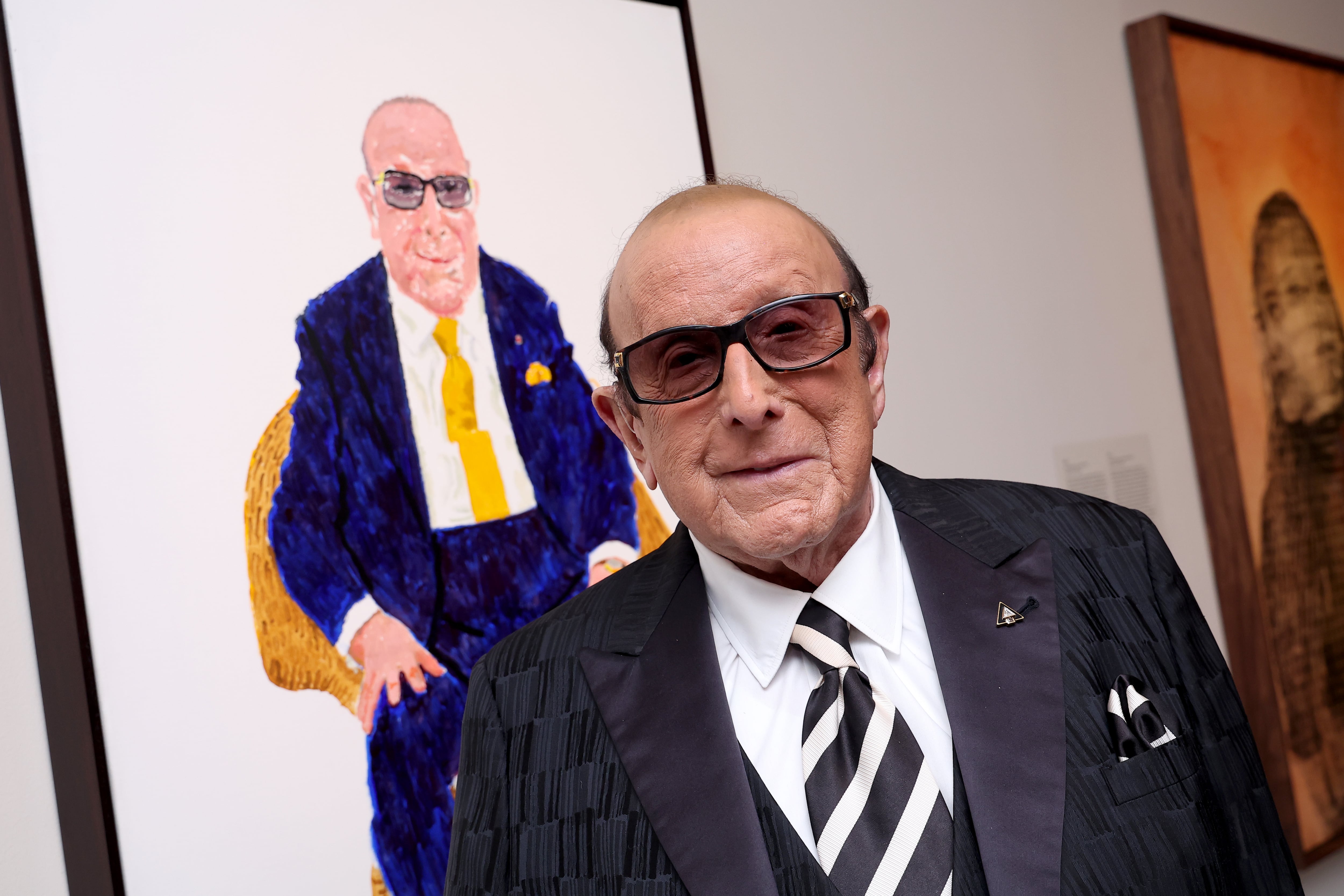 Muere a los 94 años el legendario Clive Davis, ejecutivo musical con oído infalible que fichó a Whitney Houston y a Bruce Springsteen