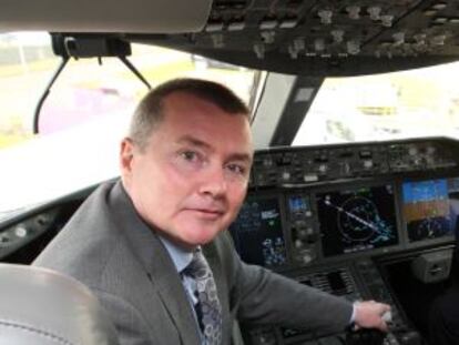 Wille Walsh, himself a former pilot, pictured on board a Boeing 787.