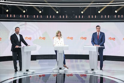 Pedro Sánchez, Yolanda Díaz y Santiago Abascal, en el debate a tres en RTVE.