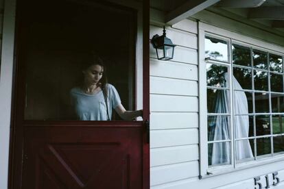 La actriz Rooney Mara, en la película 'A Ghost Story'.