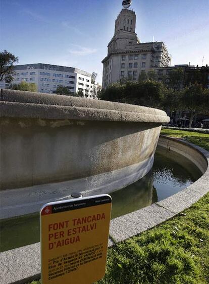 Las fuentes de plaza de Catalunya están cerradas.