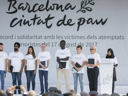 Homenaje a las Victmias del atentado de Barcelona en la Plaza Cataluña.