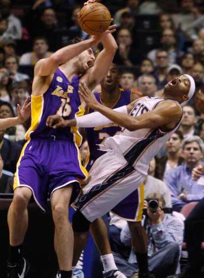 Pau Gasol, junto a Kobe Bryant en una acción del encuentro.