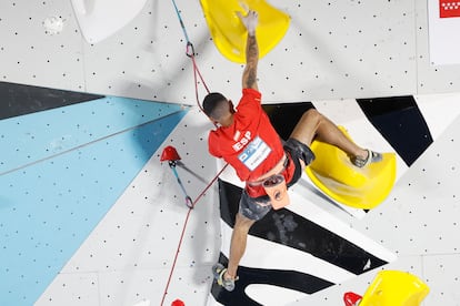 El escalador español Alberto Ginés compite en las finales del IFSC Climbing World Cup Comunidad de Madrid 2025, un evento que reúne a los mejores escaladores del mundo, el pasado sábado en el Recinto Ferial de Alcobendas, en Madrid. EFE/J.P. Gandul
