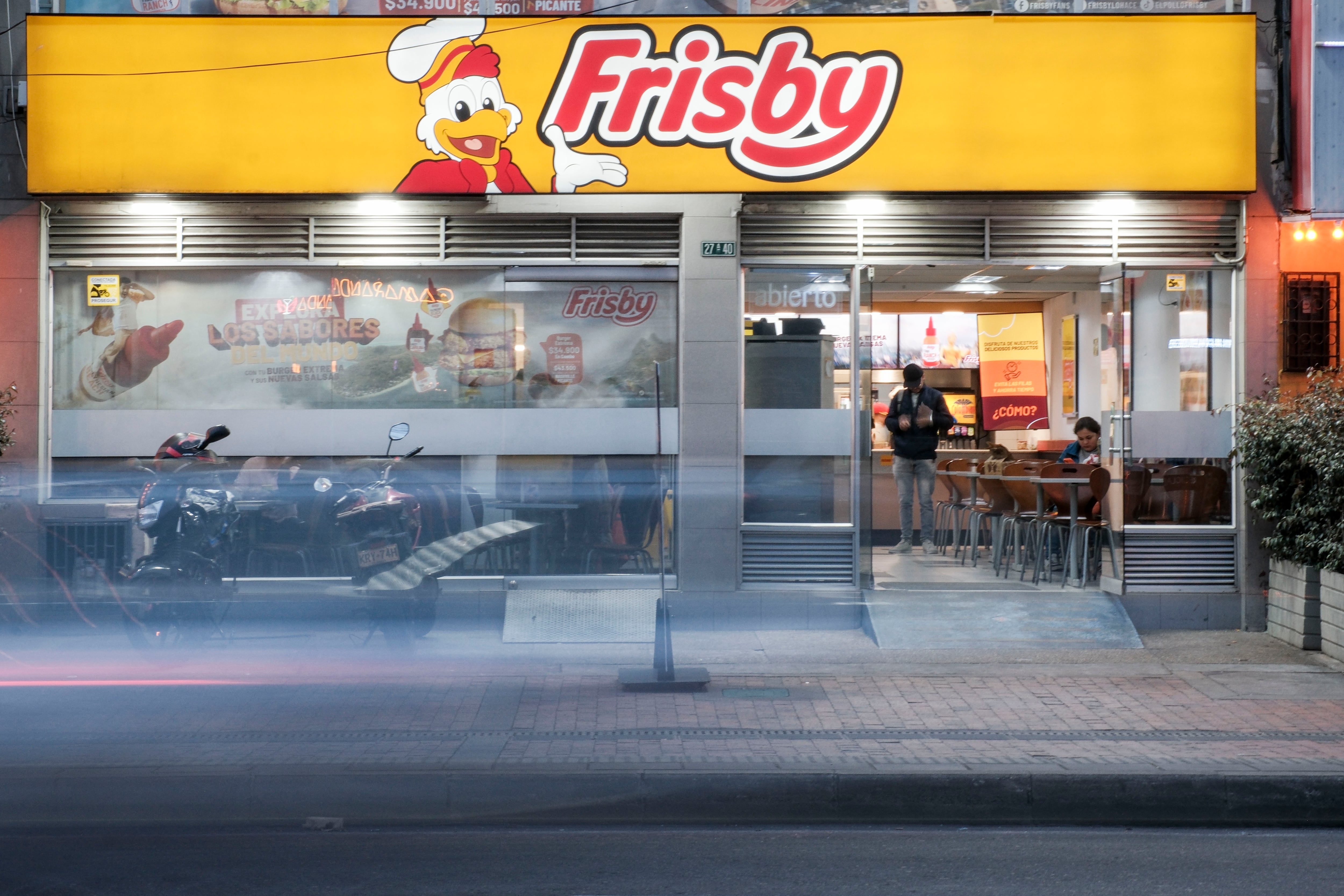 Frisby España gana una batalla legal a la empresa colombiana y podrá abrir sus restaurantes de Madrid y Barcelona