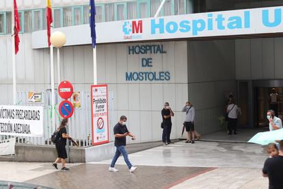 Hospital Universitario de Móstoles cuya dirección ha decidido mantener suspendida toda cirugía no prioritaria en el centro por el reciente aumento de casos de coronavirus.