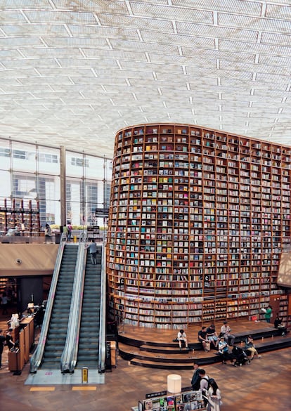 La espectacular librería de Starfield, en Seúl.