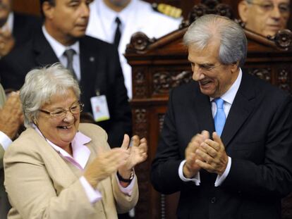 Luc&iacute;a Topolansky, junto al presidente uruguayo, Tabar&eacute; V&aacute;zquez, en una imagen de 2015.
 