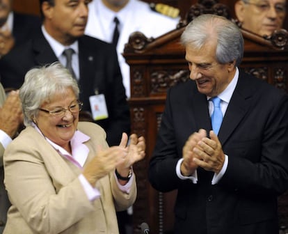 Luc&iacute;a Topolansky, junto al presidente uruguayo, Tabar&eacute; V&aacute;zquez, en una imagen de 2015.
 