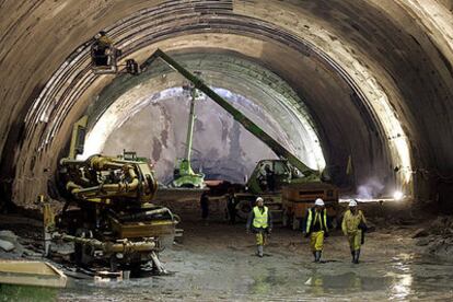 El túnel del Carmel donde se produjo el hundimiento, una vez sellado con hormigón.