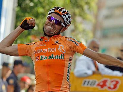 Samuel Sánchez celebra su victoria en la meta de Granada.