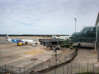 Aeronave varada en la terminal 1 del aeropuerto de Barcelona.