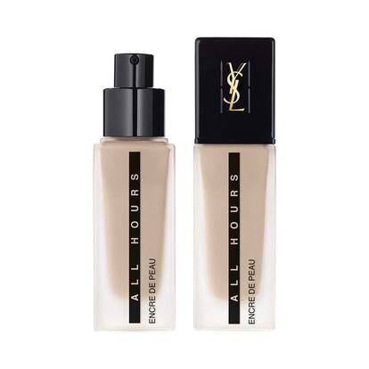 Base de maquillaje All Hours, de YSL Beauty. Con textura líquida y ligera, aporta un acabado natural, mate y muy duradero. Es waterproof y ofrece SPF20. 20% de descuento: ahorra 8,40 euros.