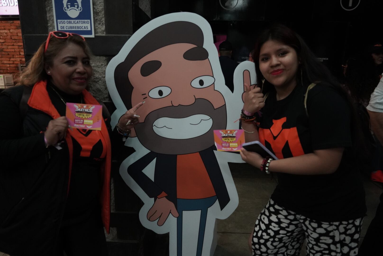 Simpatizantes de Jorge Álvarez Máynez, candidato a la Presidencia de México, en el auditorio Blackberry en Ciudad de México.